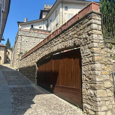 Holiday home Salone Palazzo Gout Costa di Mezzate